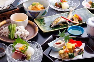 四季の会席(鍋は湯豆腐又は引上湯葉へ変更可)
